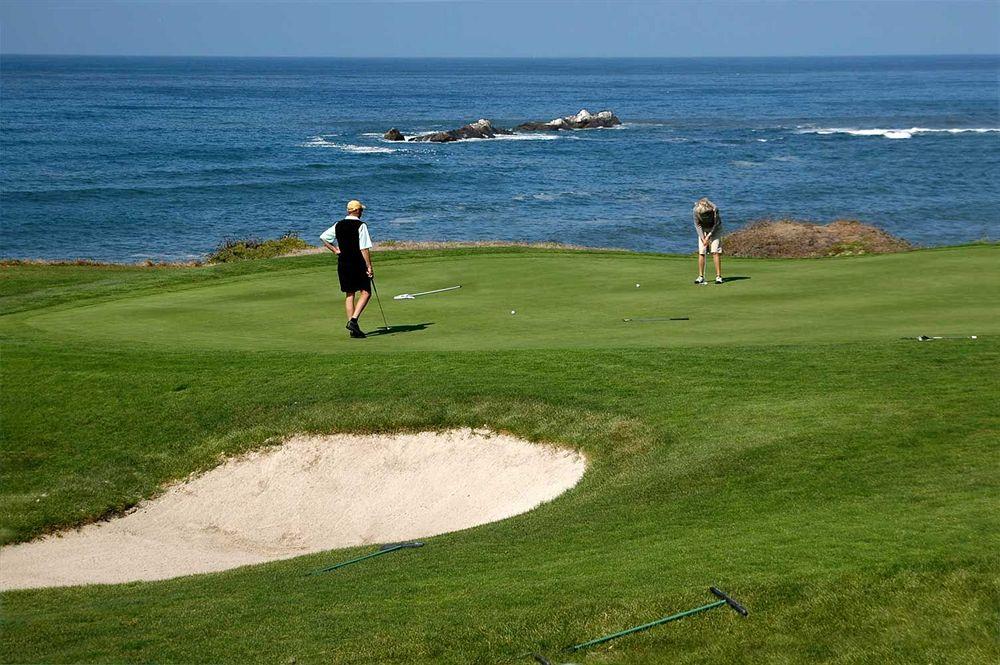 Enjoy Coquimbo Hotell Exteriör bild Golfers at the 7th green