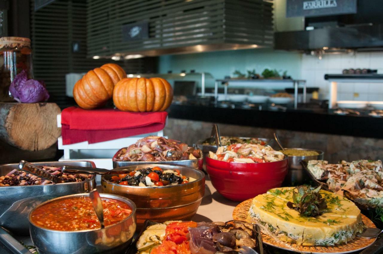 Enjoy Coquimbo Hotell Exteriör bild A buffet at a restaurant